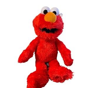 Hasbro Tickle Me Elmo 2016 Sesame Street, Laughs, Talks, Moves. With Batteries